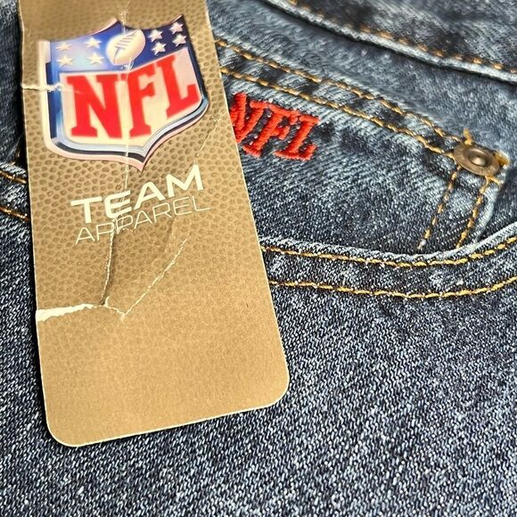 NWT NFL Authentic PATRIOTS Denim Jeans Relaxed Tailgater Bootcut Sz 32/30 - Picture 7 of 7